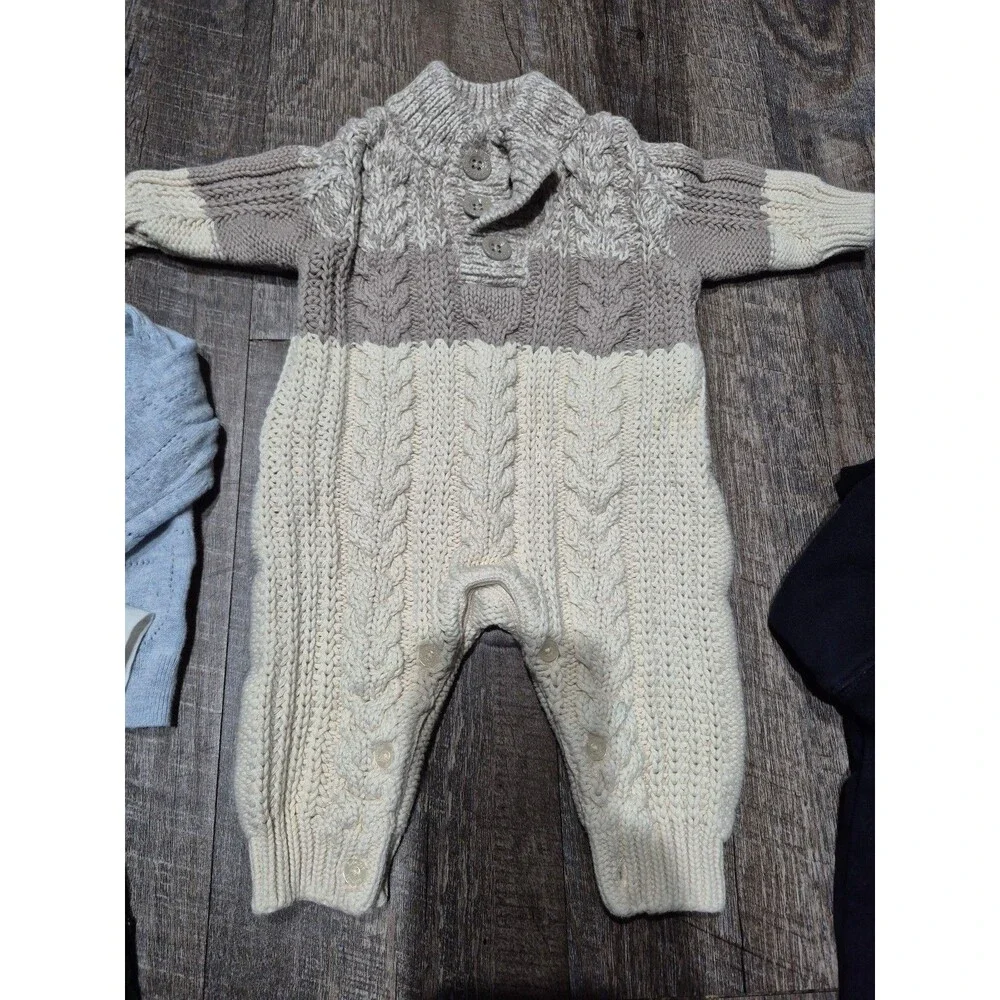 Baby gap fall/ winter clothing lot size 0-3 months
